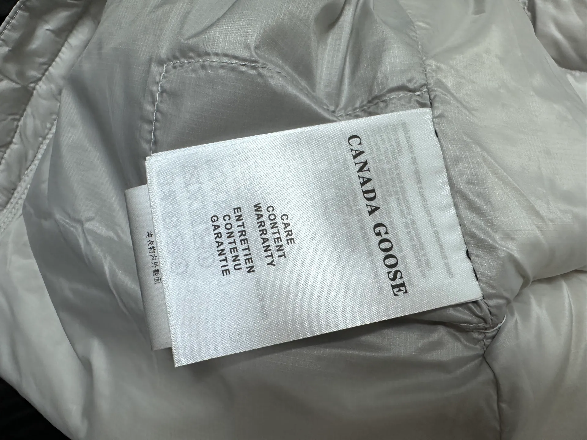 P560 [Canada Goose] CROFTON light down vest R water-repellent treatment Winall windproof fabric 700-fill down capacity Original molding Detailed production The upper body effect is stunning Exclusively available on the Xiaohongshu purchasing platform The highest version on the market Code number: XS-XXL